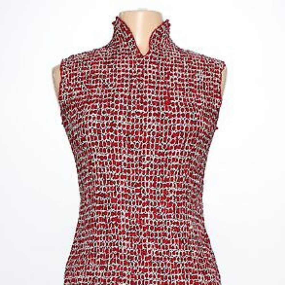 Sleeveless top. Casual Corner annex. Medium. Red and white.